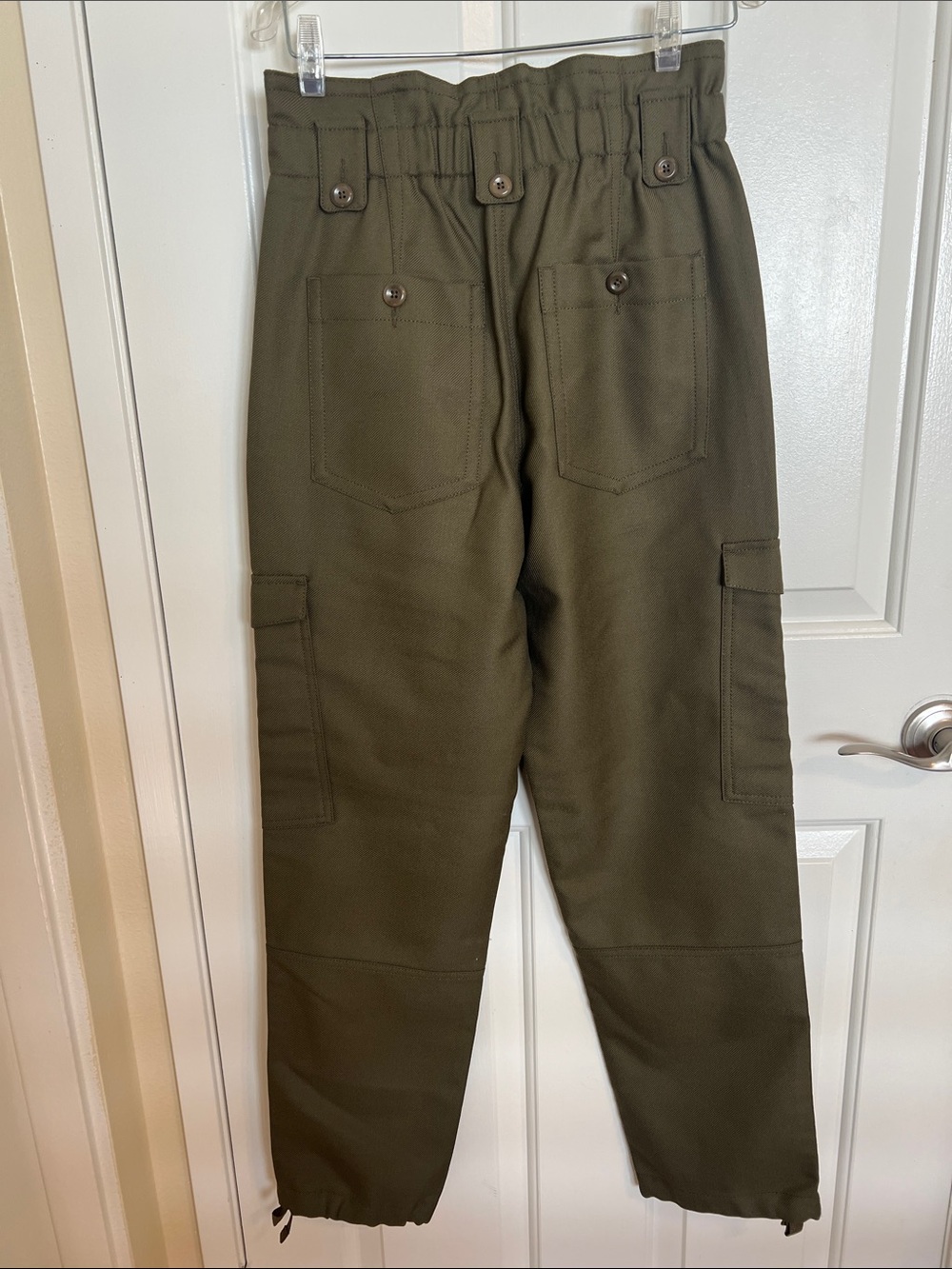 Banana Republic Olive Cargo Pants - Durable Utility Style - Picture 6 of 11